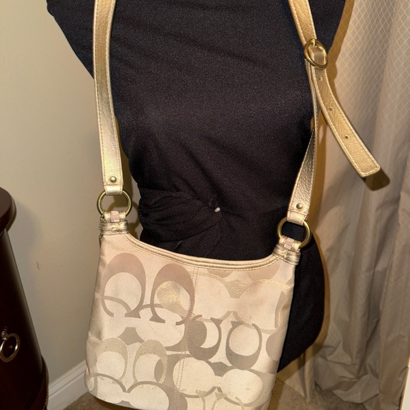 Coach Elegant Beige Designer Shoulder Bag Champagne Gold Straps - Picture 2 of 6